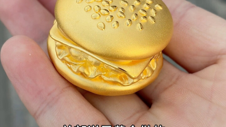 Cái hamburger này chắc ông chủ cua sẽ thích đấy!