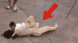 ผู้หญิงคนหนึ่งล้มลงกะทันหัน หัวใจหยุดเต้นและล้มลงอย่างไม่ฟื้น นางพยาบาลสาวสวยที่ผ่านมาช่วยเหลือได้ทั