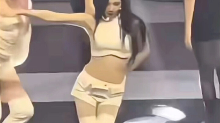 Ningning broke through the backing vocals—sure enough, they don’t dare give me Ning’s mic at the U.S