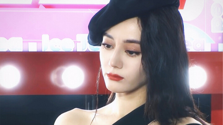 كلما زدت التكبير، زاد جمالها!!! هذه الأخت هي رمز الجمال بجد! حالة مرضية من الاعجاب بجمالها المذهل!