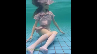 “这水有一点点…咸”