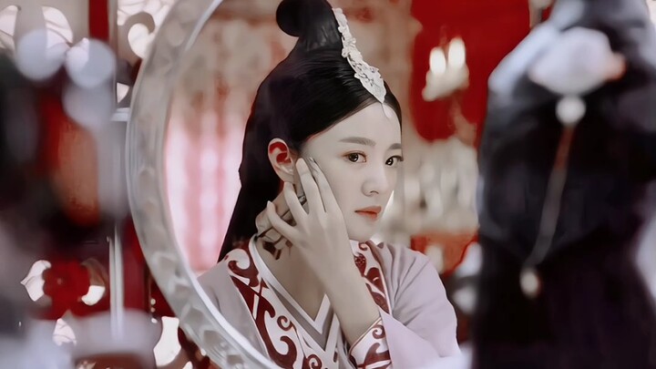同一面镜子，昭示着三姐妹相似的人生。
