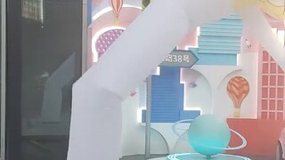 Shocked! Paper Prince Cat is messy in the wind