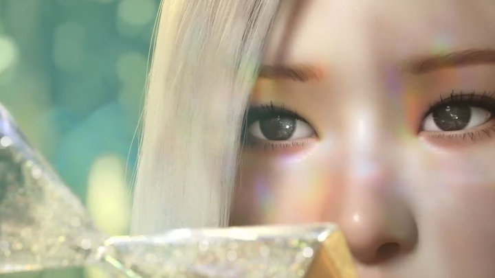 For you who want to hear LALALA, Boss Park sings it for you endlessly (from Rosé’s “Ready For Love”)