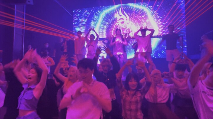 Merekam aksi langsung club queencard minggu ini! Banyak orang datang setelah ujian masuk perguruan t