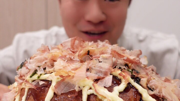 ลูกปลาหมึกยักษ์ยักษ์สุดอลังการมาแล้ว