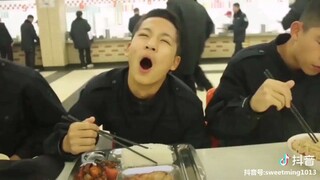 Một ngày ở Đại học Công an Nhân dân Trung Quốc (phiên bản ngủ gật)