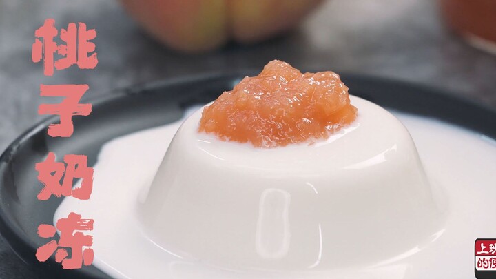 Cool, smooth jasmine milk pudding, paired with adorable pink peach sauce—this is pure girl-power bli