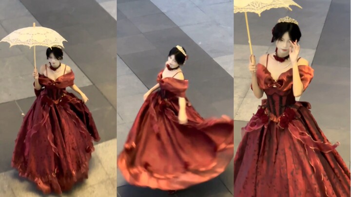 ลุคออกงานเลี้ยงฉลองวันบรรลุนิติภาวะ ฟีลเจ้าหญิงหนีเที่ยวมาเต็ม! ดีไซน์ชายกระโปรงบานสะพรั่งถูกใจสุดๆ~