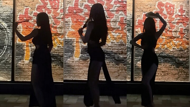 "Rambut Hitam" Wanita itu mendesah, mendesah tanpa henti atas rasa sakit karena cinta, mengingat mas