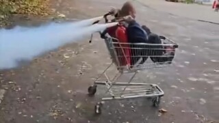 头一次知道灭火器还能这么玩