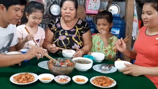 Canh Chua Bông Súng Cá Trê Dừa Tép Rang Bữa Cơm Ấm Áp Bên Gia Đình| TKQ & Family T447