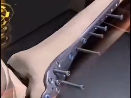 اللحم والدم ضعيفان، بينما الآلات ترتقي.