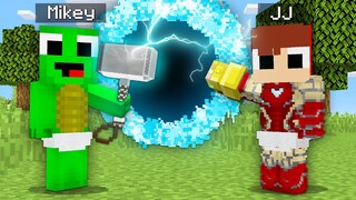 Baby Mikey & JJ found INFINITY GAUNTLET and MJOLNIR got SUPER POWERS in Minecraft challenge
