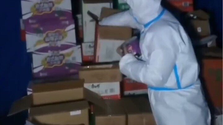 Even sneaking a bite of instant noodles is this hard