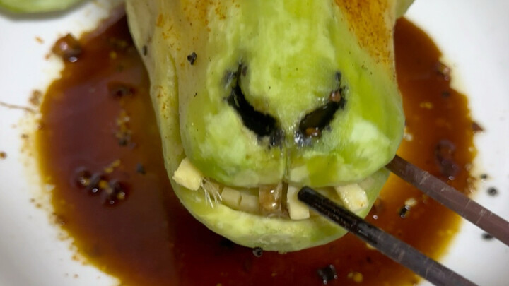 A friend’s epic feast—what kind of insane cuisine is this?