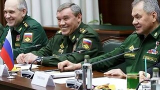 ความกดดันจาก "ห้าขุนพล" ที่ยังประจำการอยู่ในกองทัพภายใต้การนำของ [ปูติน/putin]