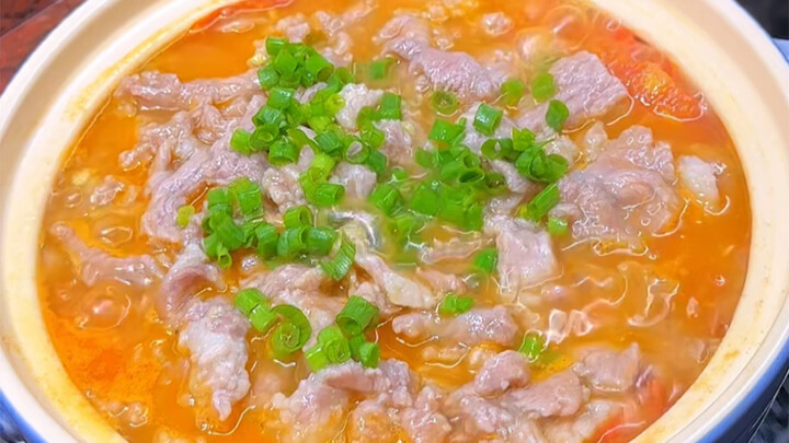 Mom’s tomato and tender pork dish is truly appetizing! You’ll never get tired of eating it!