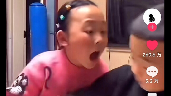 【TikTok】Mạng quốc tế 2,6 triệu like gây sốt! Chị gái Trung Quốc dạy em trai tiếng Anh, cười muốn chế