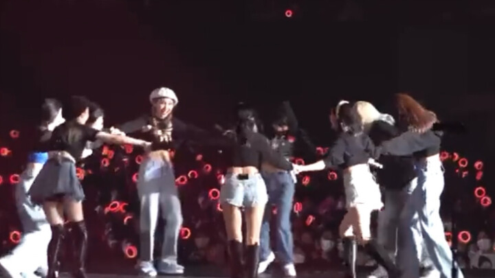 TWICE Kembali Tampil di Tokyo Dome Setelah Tiga Tahun, Berputar Mengelilingi Panggung [250422 Tokyo 