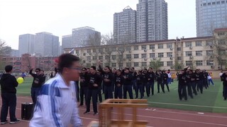 The contestants of the national training team of the Mathematical Competition waved their flags and 