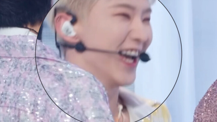 A cheerful and adorable little brain axe bouncing around happily—our second and third brothers are a