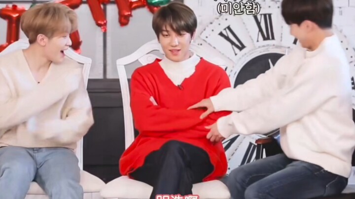 เจ้าตัวเล็กปาถือเป็นที่รักของวงไม่ต้องสงสัย แม้แต่หัวหน้าวงยังเอ็นดูเลย!