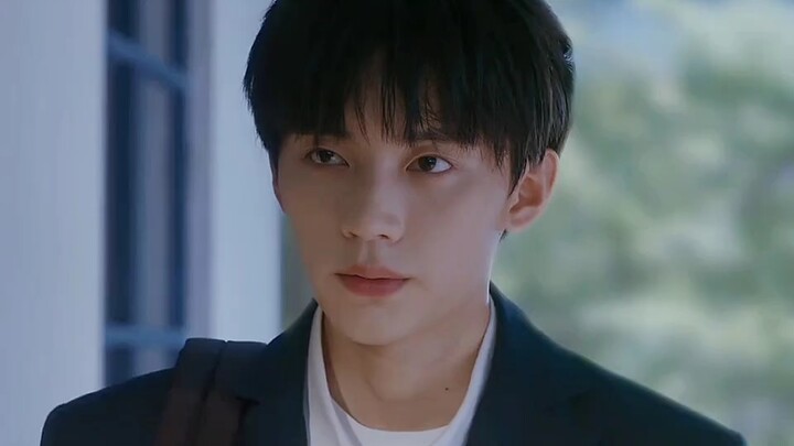 لِين يُو جِينغ اضطرت إلى نقل مدرستها، ففاتها وداع شِين يُوآن. لكن الفراق ما هو إلا من أجل لقاء أفضل،