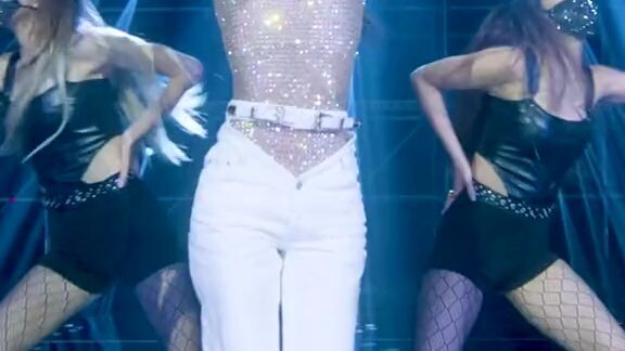 Lalisa 😍 black pink 🩷... love it 🥰