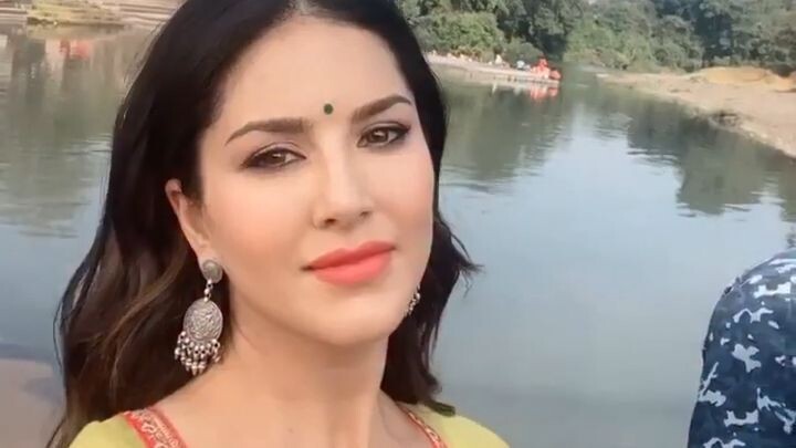 Hello.. . . #sunnyleone