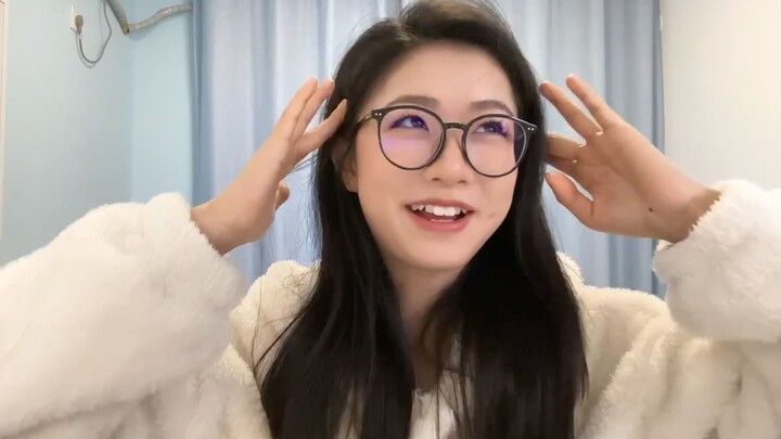 Tôi gần như nhận được một đoạn video chat khỏa thân từ bạn cùng lớp.