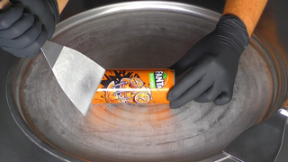 ASMR - การทดลอง Fanta ที่น่าพึงพอใจ - วิธีทำ Fanta Orange เป็นไอศกรีมโรล (Halloween Edition)