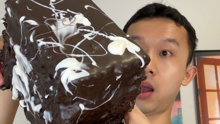 Kue ini memiliki nuansa romantisme yang kental.
