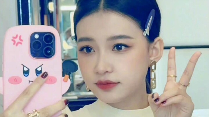 Thực tế chứng minh, có tiền thì có chị em cũng rất vui vẻ.