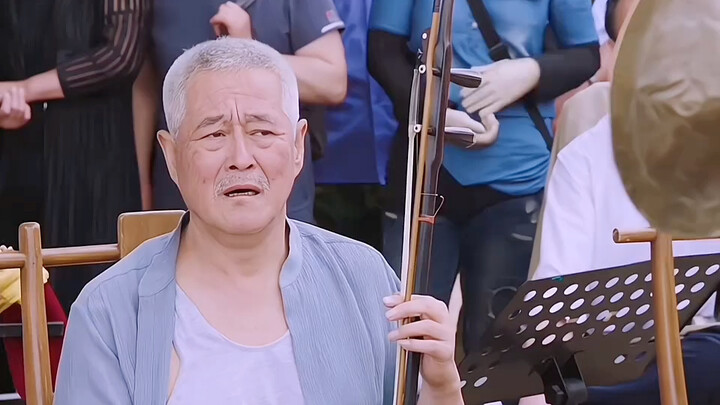 Liu Laogen went to the villa and the security guard refused to let him in and asked him to buy a tic