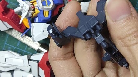 Set tiga p* sipil produksi Gundam