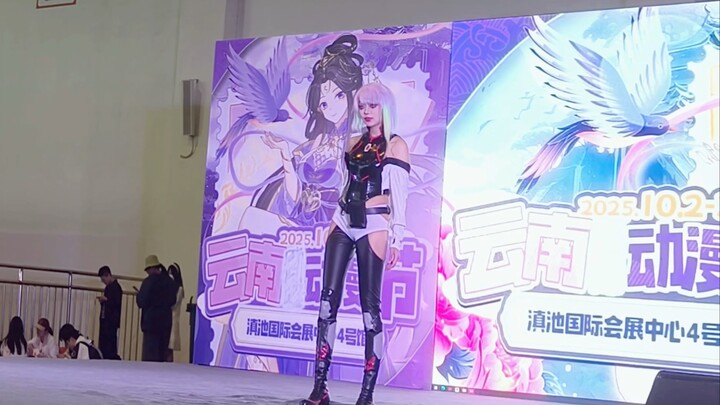 ฉันคอสเพลย์ลูซี่และร้องเพลง I Really Want to Stay at Your House