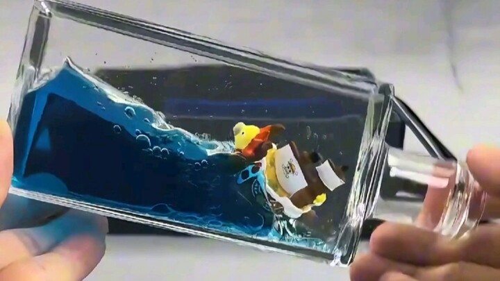 Ornamen botol melayang One Piece