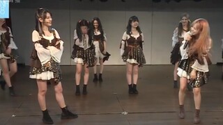 Chính chủ khiêu vũ đến trước mặt chính chủ