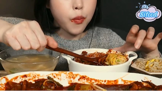 Cơm trộn con mực, trứng cuộn, đồ ăn kèm 6 #amthuc