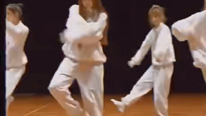 جينز جديد: ظهور العضو السادس المحتمل