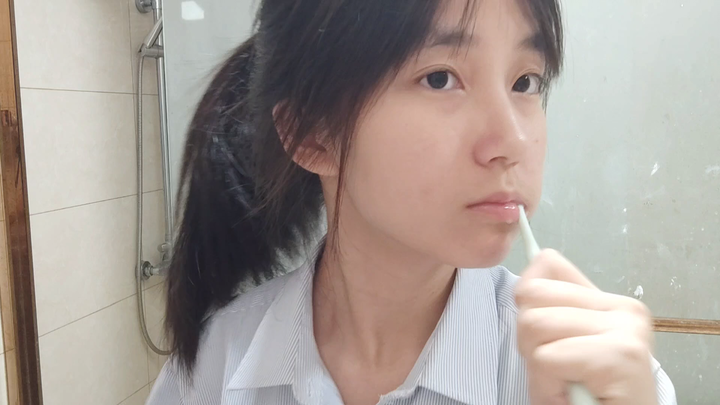 Sudah lama saya tidak update. Saya pergi ke perkemahan musim panas dan besok hari terakhirnya.