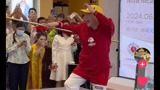 [TikTok] Teacher Liu Xiao Ling Tong has become a viral sensation online. Did foreigners also grow up
