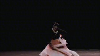 The cool and strong oriental aesthetics of Korean dance