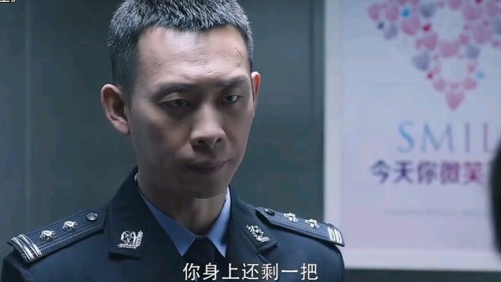 Cô gái nhất quyết muốn giết lão Hình J, nhưng ông lại đối xử với cô thật dịu dàng!