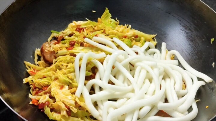 Mi goreng seharga 1 yuan: hemat sekaligus sedikit mewah