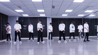 ห้องซ้อม TF Family รุ่นสาม Gucci-Jessi