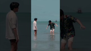 He want to get in the water but afraid of getting wet🤣🤣Narakkk❤️#bemyfavorite#kristperawat#blseries