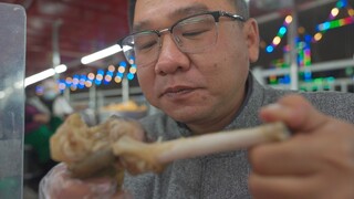 BBCNN记者入驻新疆，受到了热闹欢迎，打成一片