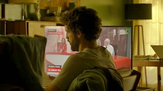 ผู้ชายที่ดูข่าวทุกวัน เพียงแค่ลุกไปเทน้ำ ก็พลาดการแจ้งเตือนฉุกเฉินอันน่ากลัวไปแล้ว